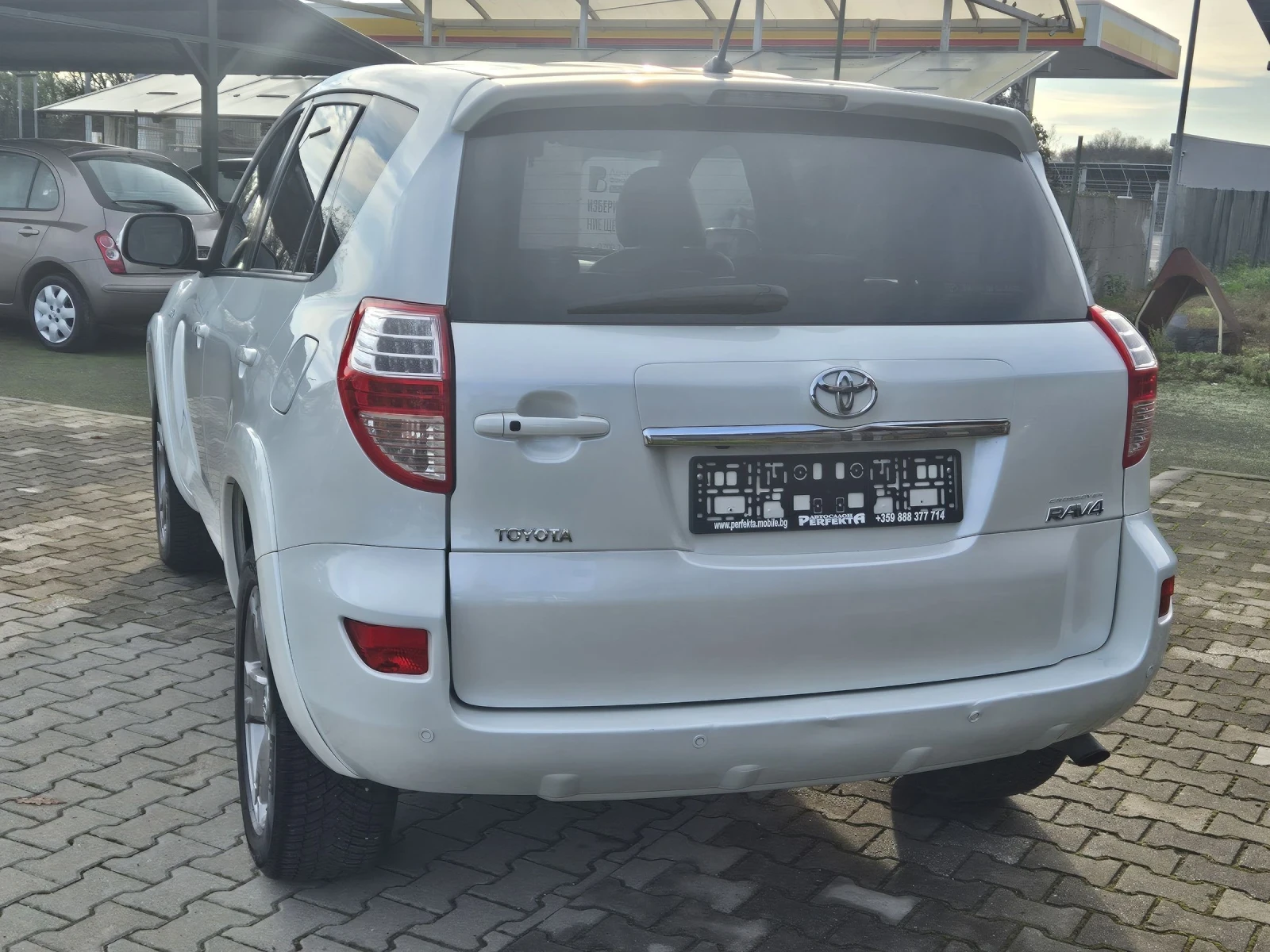 Toyota Rav4 2.2D4D 150к.с Автомат - изображение 9