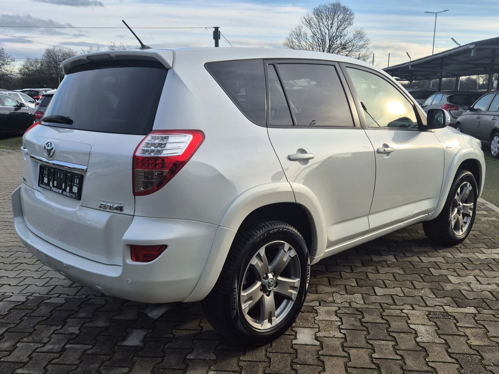 Toyota Rav4 2.2D4D 150к.с Автомат - изображение 7