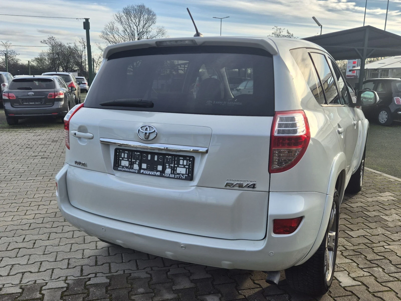 Toyota Rav4 2.2D4D 150к.с Автомат - изображение 8