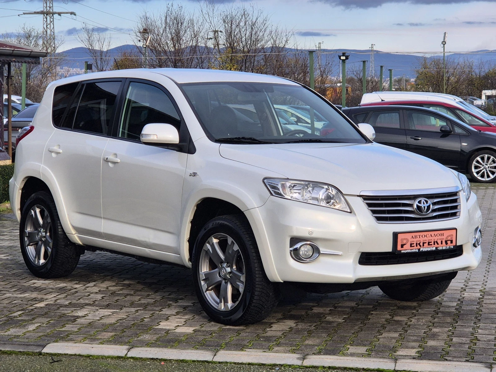 Toyota Rav4 2.2D4D 150к.с Автомат - изображение 5