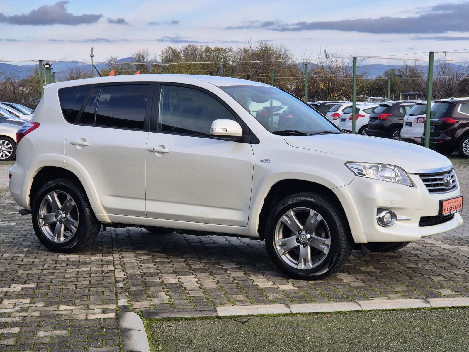 Toyota Rav4 2.2D4D 150к.с Автомат - изображение 6