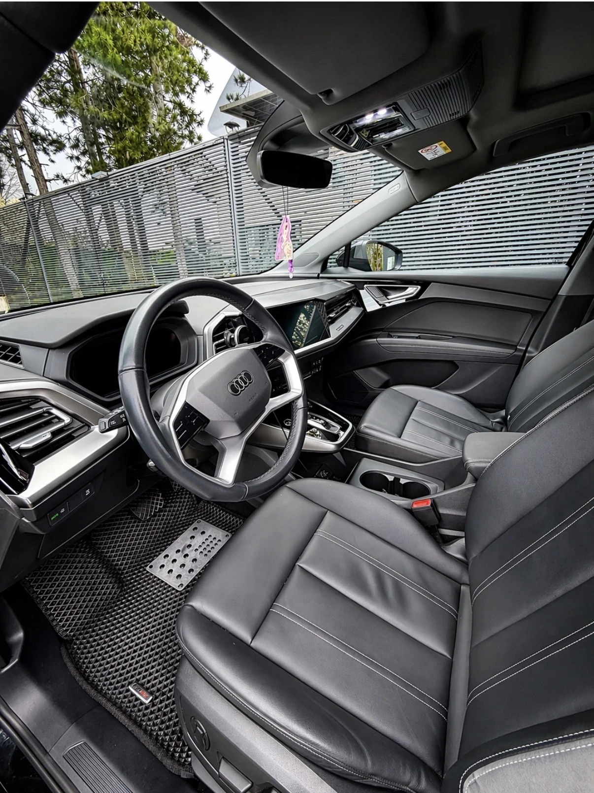 Audi Q4 50 e-tron quattro, снимка 3 - Автомобили и джипове - 54360334