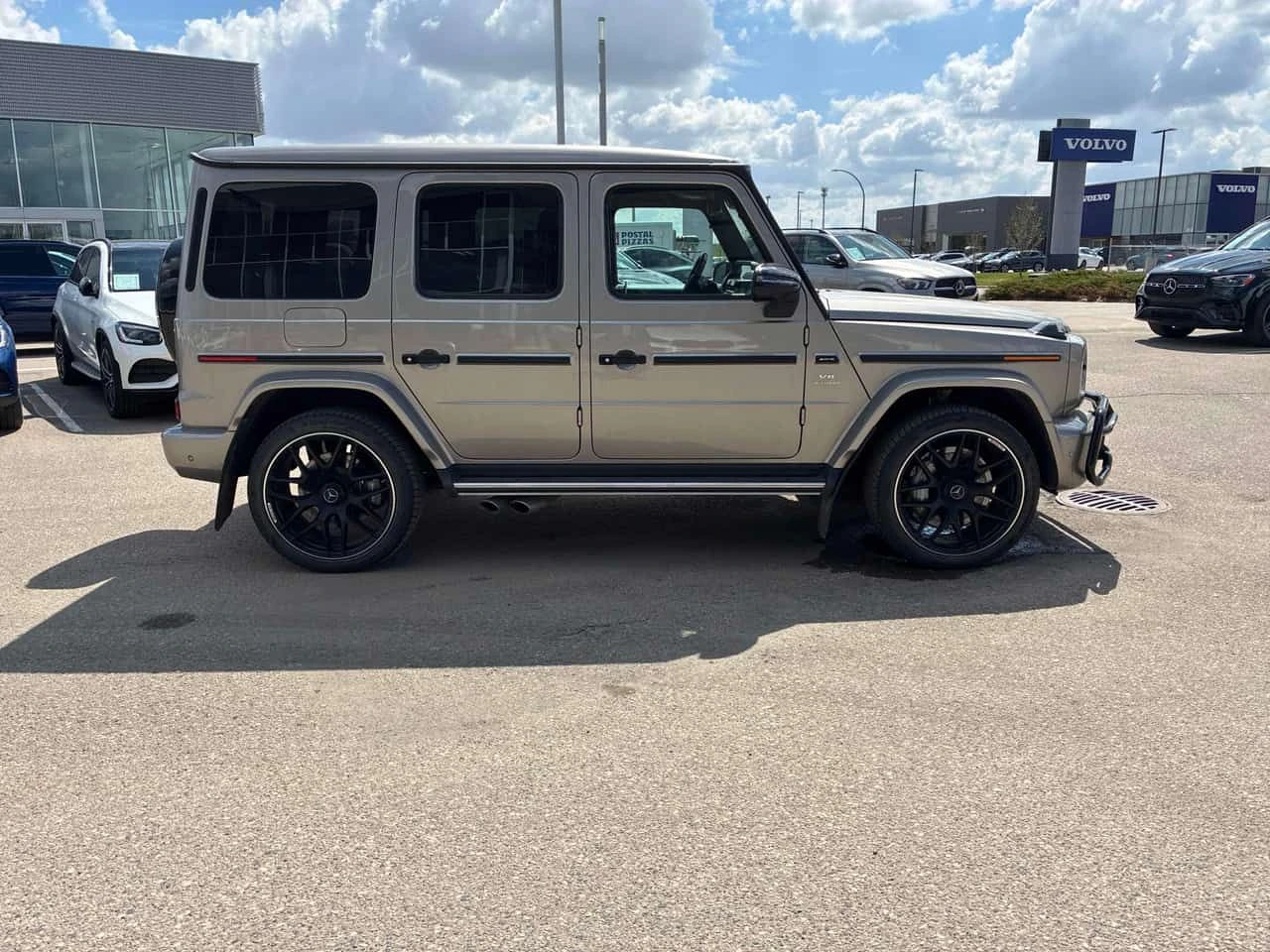 Mercedes-Benz G 63 AMG * CARFAX * АВТОКРЕДИТ БЕЗ ПЪРВОНАЧАЛНА ВНОСКА, снимка 3 - Автомобили и джипове - 54710286