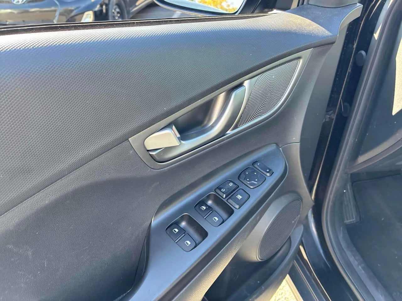 Hyundai Kona / �� ���������������� �� ������ | Mobile.bg � ����������� 12