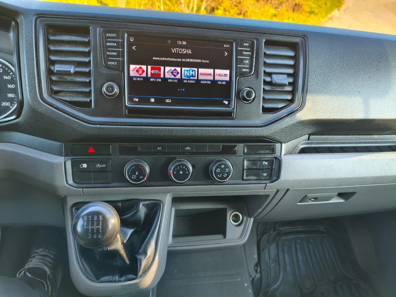 VW Crafter, снимка 12 - Бусове и автобуси - 52815079