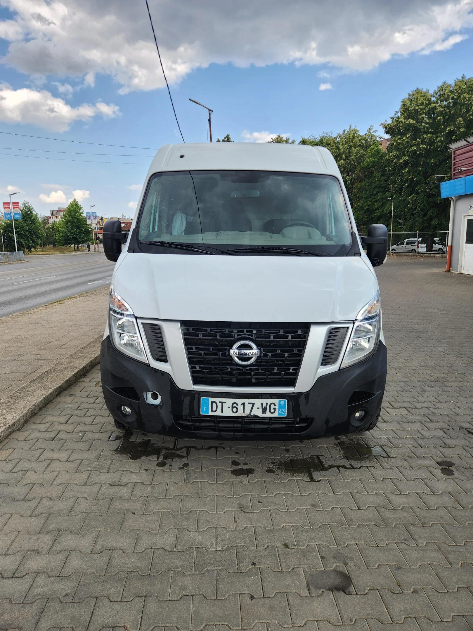 Nissan NV400