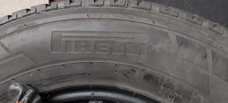 Гуми Зимни 235/65R16, снимка 5 - Гуми и джанти - 30949085