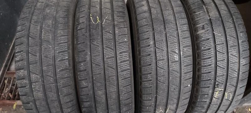 Гуми Зимни 235/65R16, снимка 1 - Гуми и джанти - 30949085