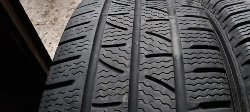 Гуми Зимни 235/65R16, снимка 4 - Гуми и джанти - 30949085