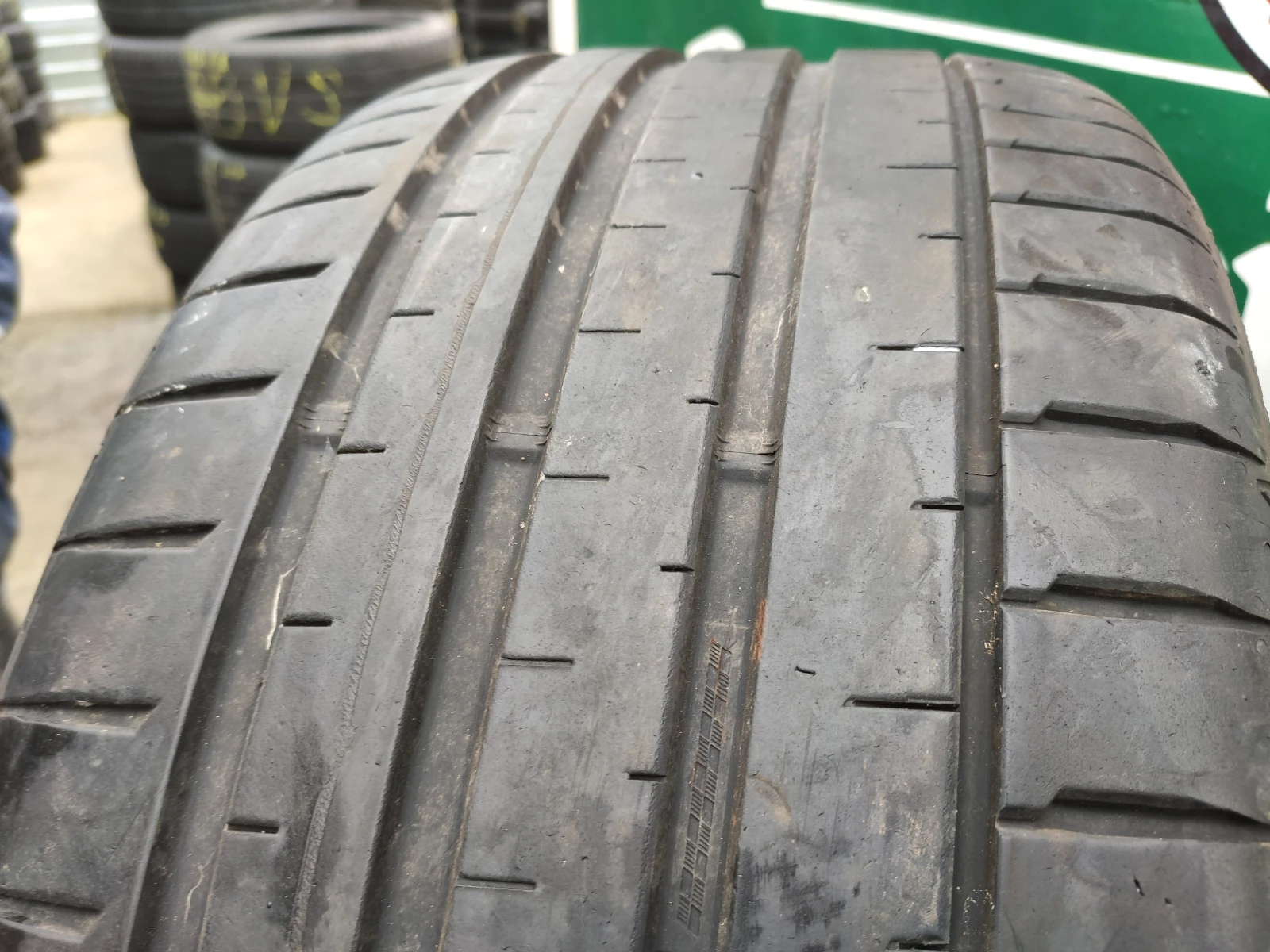 Гуми Летни 255/30R20, снимка 2 - Гуми и джанти - 55482444