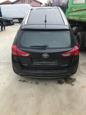 Toyota Auris 2.2cdi Na chasti, снимка 1