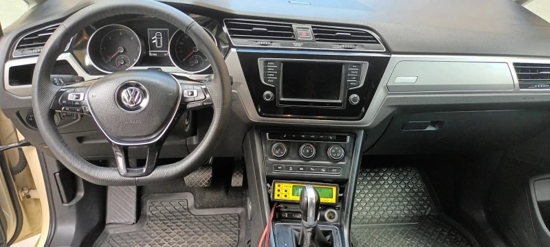 VW Touran, снимка 6 - Автомобили и джипове - 47772223