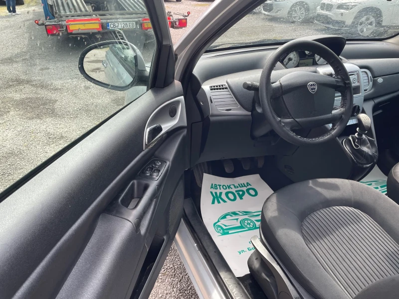 Lancia Ypsilon 1.2 BENZIN, снимка 11 - Автомобили и джипове - 50566135