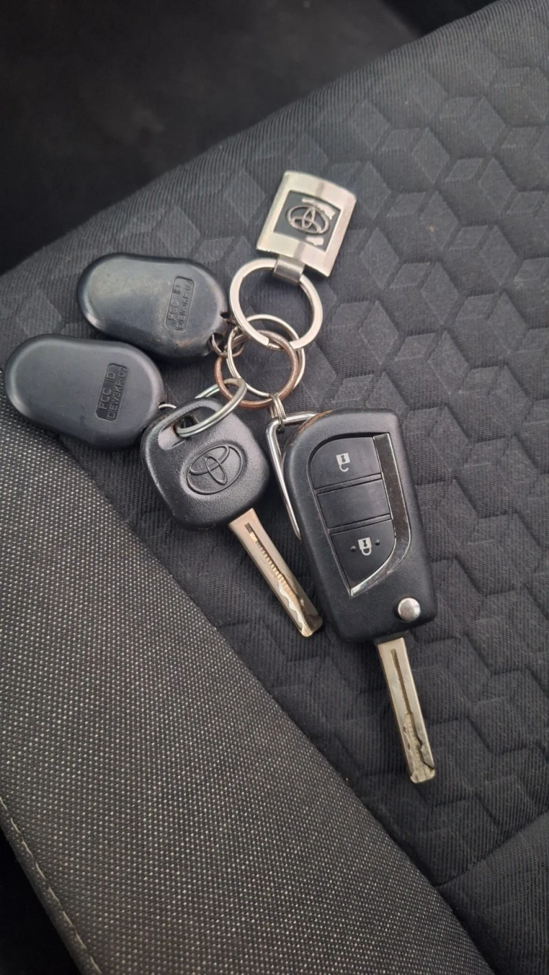 Toyota Yaris, снимка 11 - Автомобили и джипове - 52496326