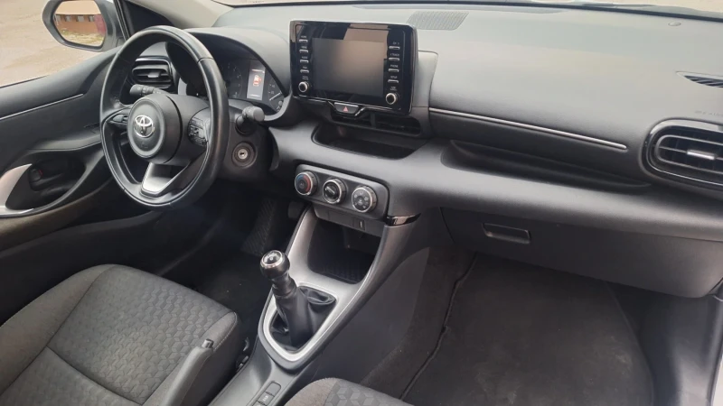 Toyota Yaris, снимка 9 - Автомобили и джипове - 52496326