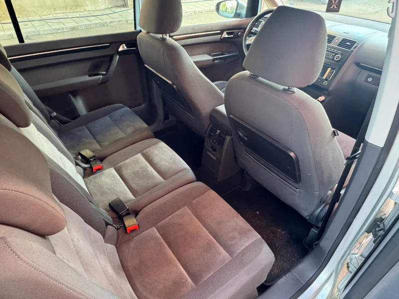 VW Touran, снимка 9 - Автомобили и джипове - 52976011