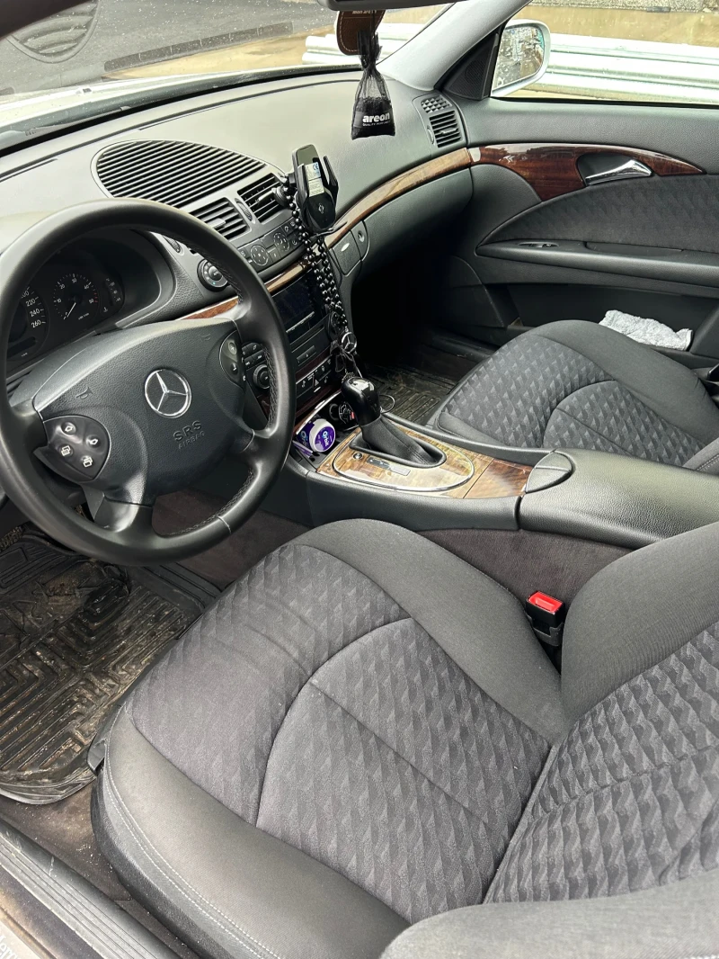 Mercedes-Benz E 270, снимка 4 - Автомобили и джипове - 53243681