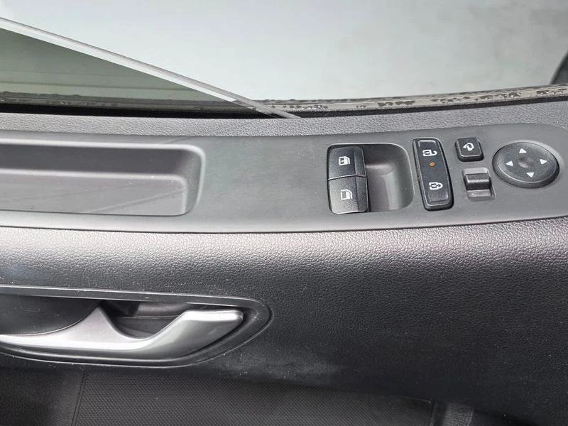 Hyundai Staria 2.2 Automatic, снимка 15 - Автомобили и джипове - 55949589