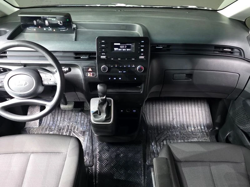 Hyundai Staria 2.2 Automatic, снимка 7 - Автомобили и джипове - 55949589