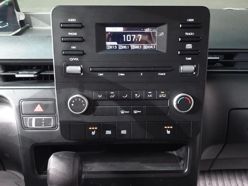Hyundai Staria 2.2 Automatic, снимка 13 - Автомобили и джипове - 55949589