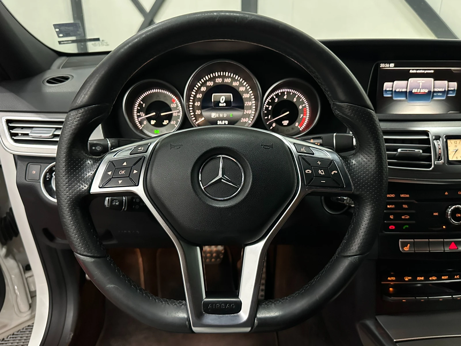 Mercedes-Benz E 500 AMG* 4MATIC * DISTR * ПОДГРЕВ, снимка 11 - Автомобили и джипове - 47684323