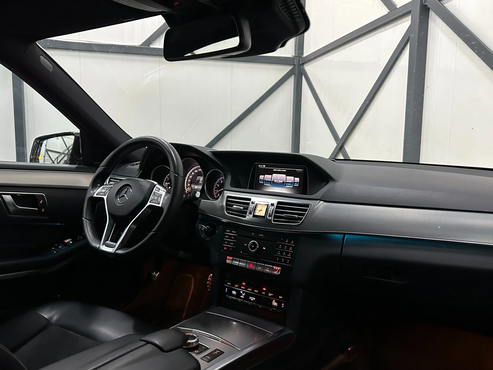 Mercedes-Benz E 500 AMG* 4MATIC * DISTR * ПОДГРЕВ, снимка 9 - Автомобили и джипове - 47684323