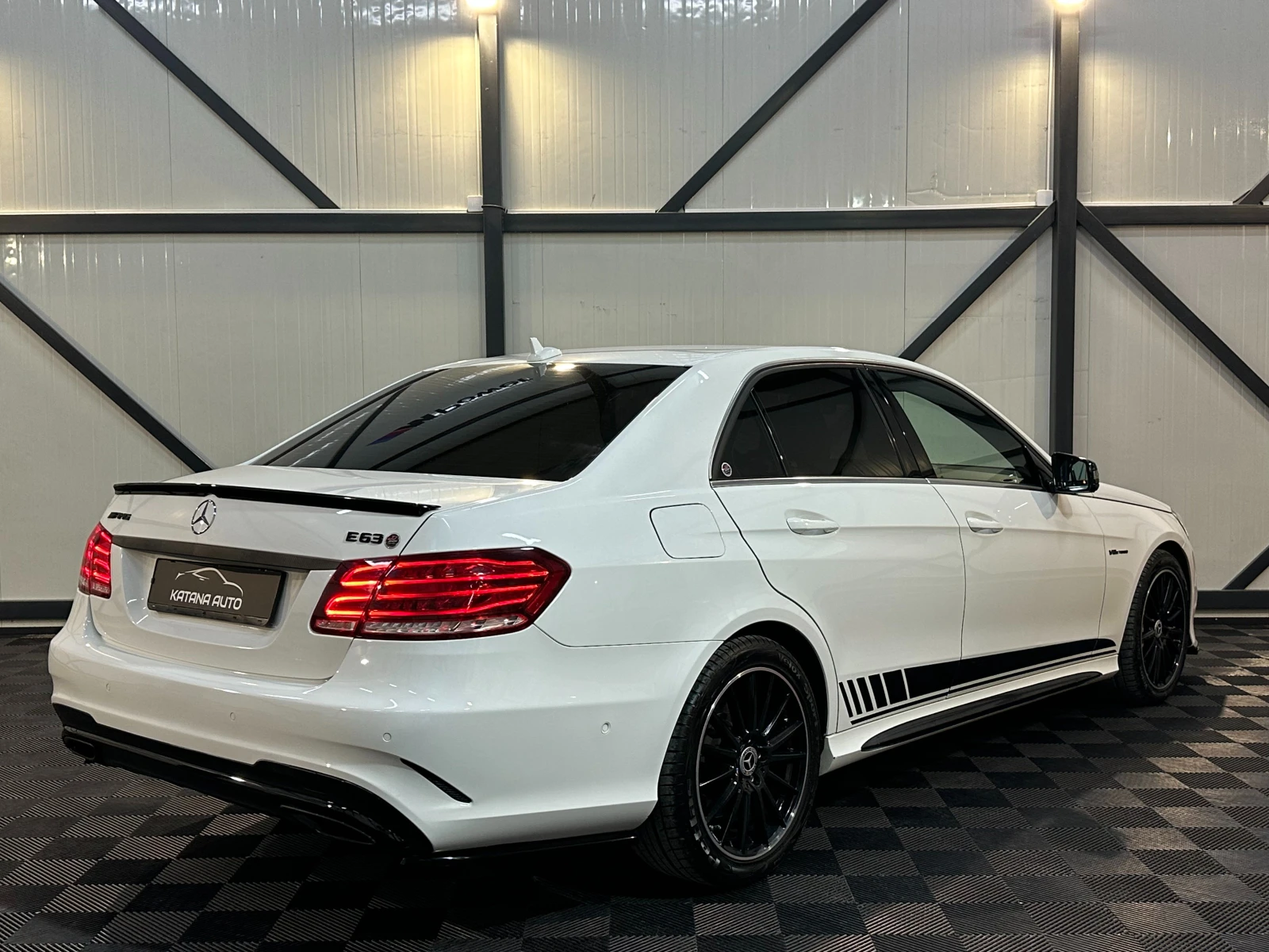 Mercedes-Benz E 500 AMG* 4MATIC * DISTR * ПОДГРЕВ, снимка 4 - Автомобили и джипове - 47684323