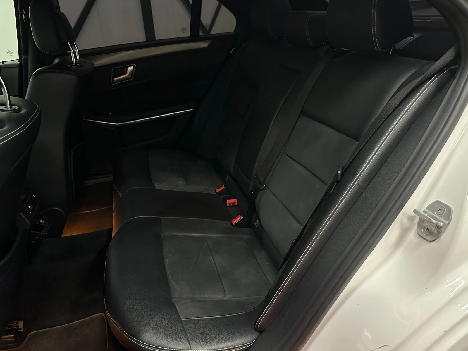 Mercedes-Benz E 500 AMG* 4MATIC * DISTR * ПОДГРЕВ, снимка 17 - Автомобили и джипове - 47684323