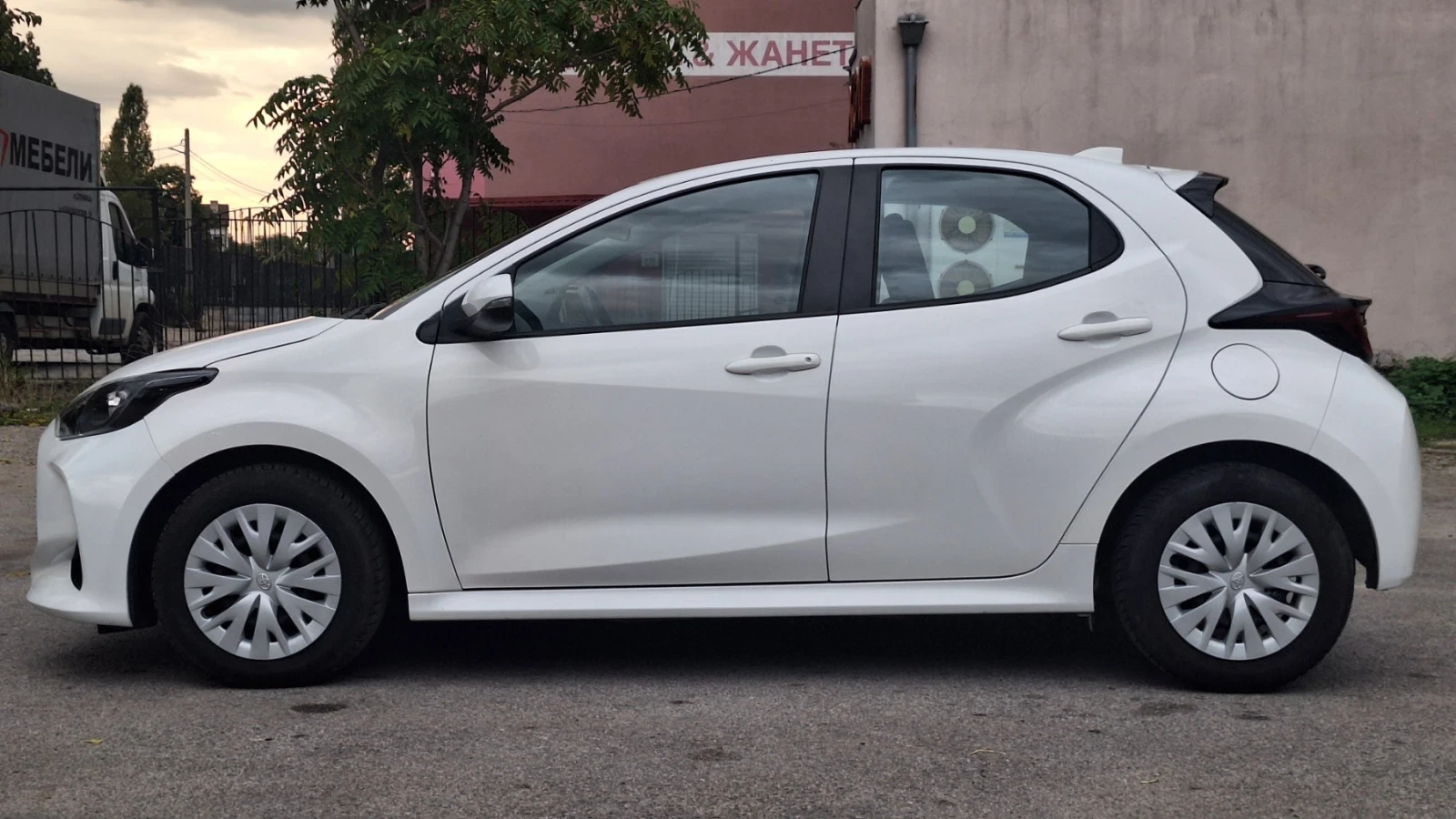 Toyota Yaris  - изображение 7