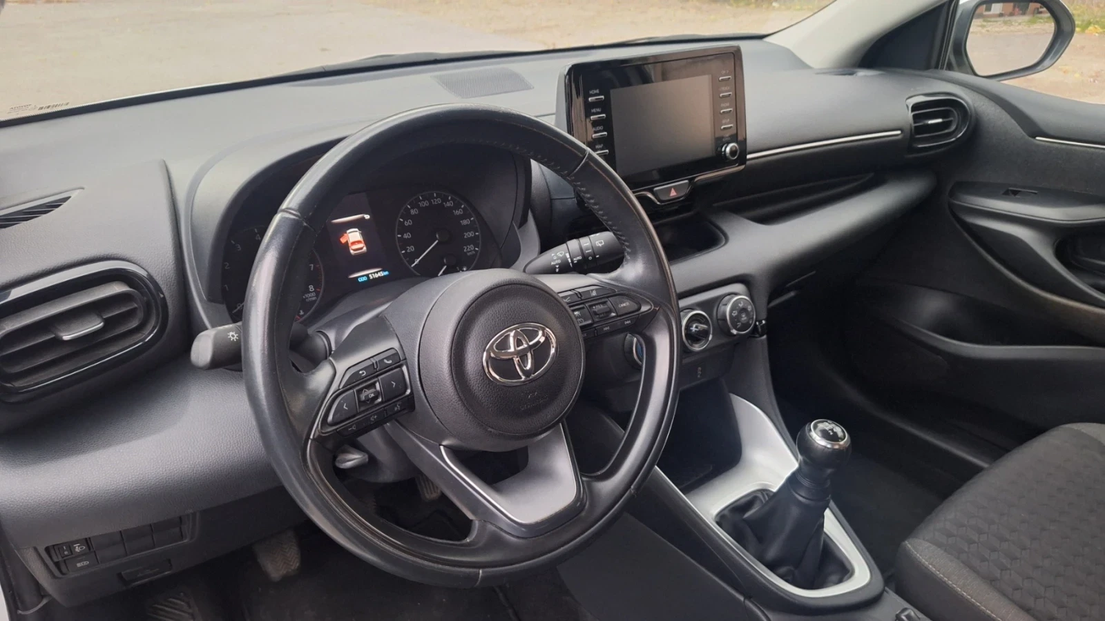 Toyota Yaris  - изображение 9