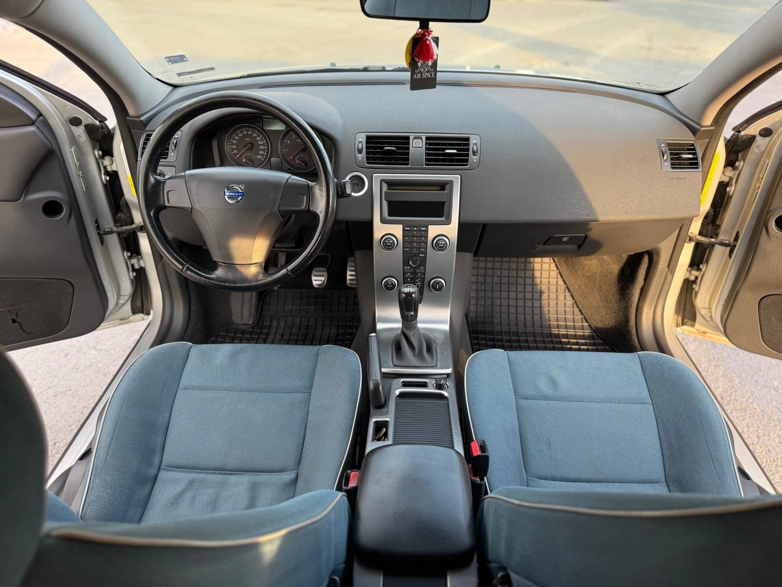 Volvo C30 1.8 бензин  - изображение 9