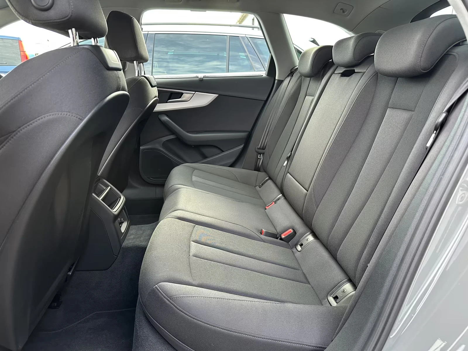 Audi A4 40TFSI/204HP/QUATTRO/S-LINE/360/AMBIENT/926v - изображение 8