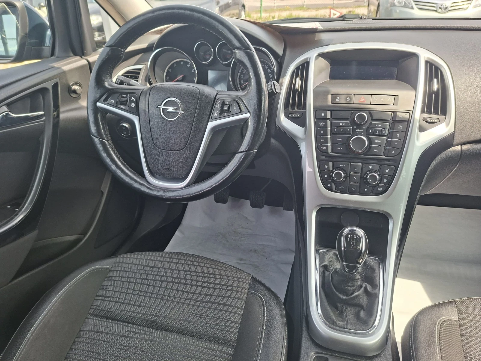 Opel Astra КАТО НОВА, FACELIFT, COSMO-LIMITED EDITION, снимка 12 - Автомобили и джипове - 53752188