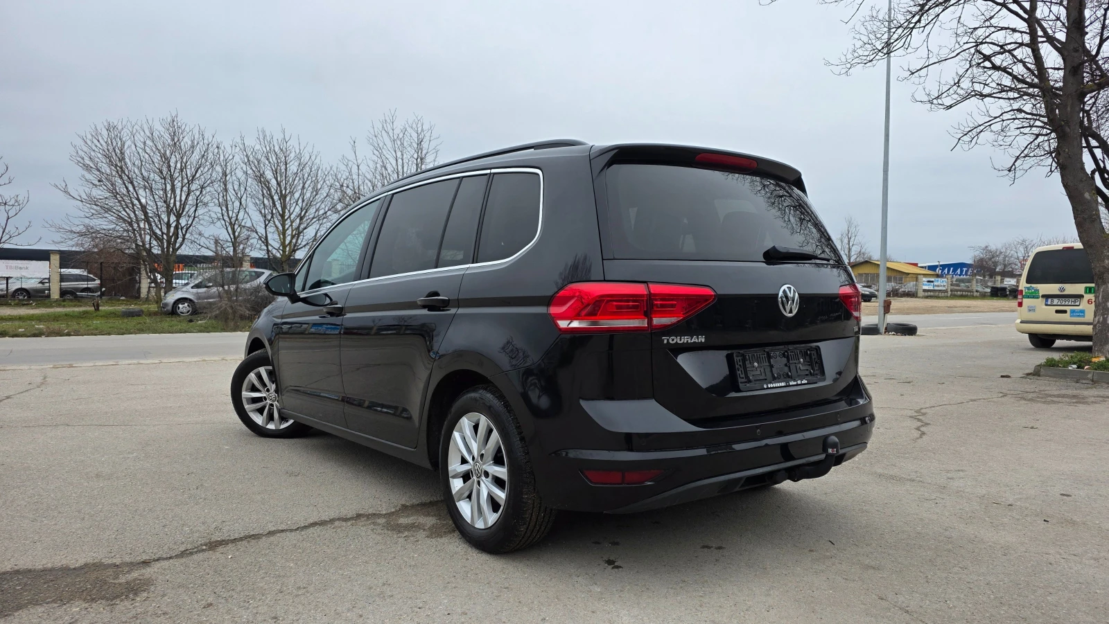 VW Touran KATO ЧИСТО НОВ/1.6d/110hp/7m, снимка 4 - Автомобили и джипове - 53830990