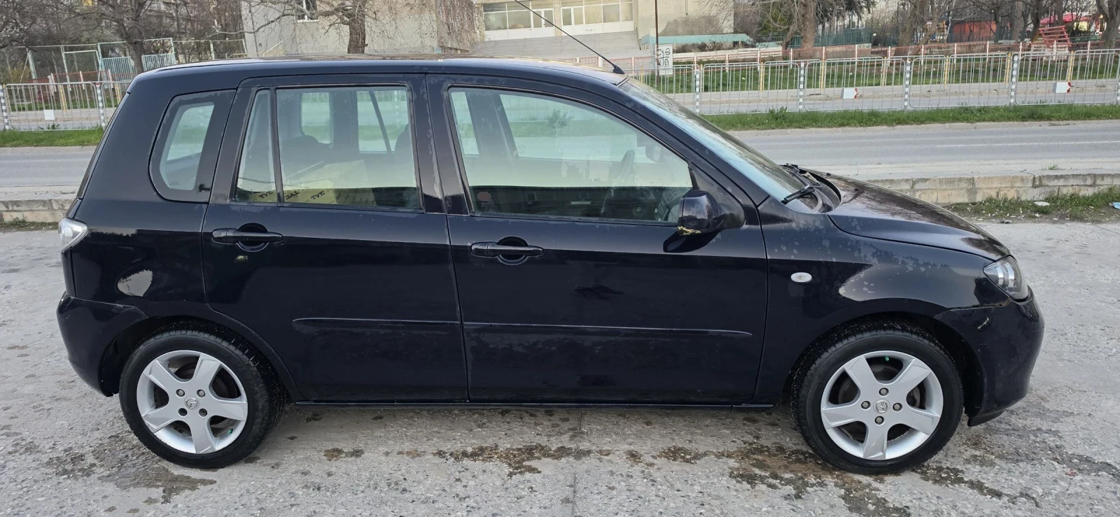 Mazda 2 1.4i Автоматик, снимка 6 - Автомобили и джипове - 54222280