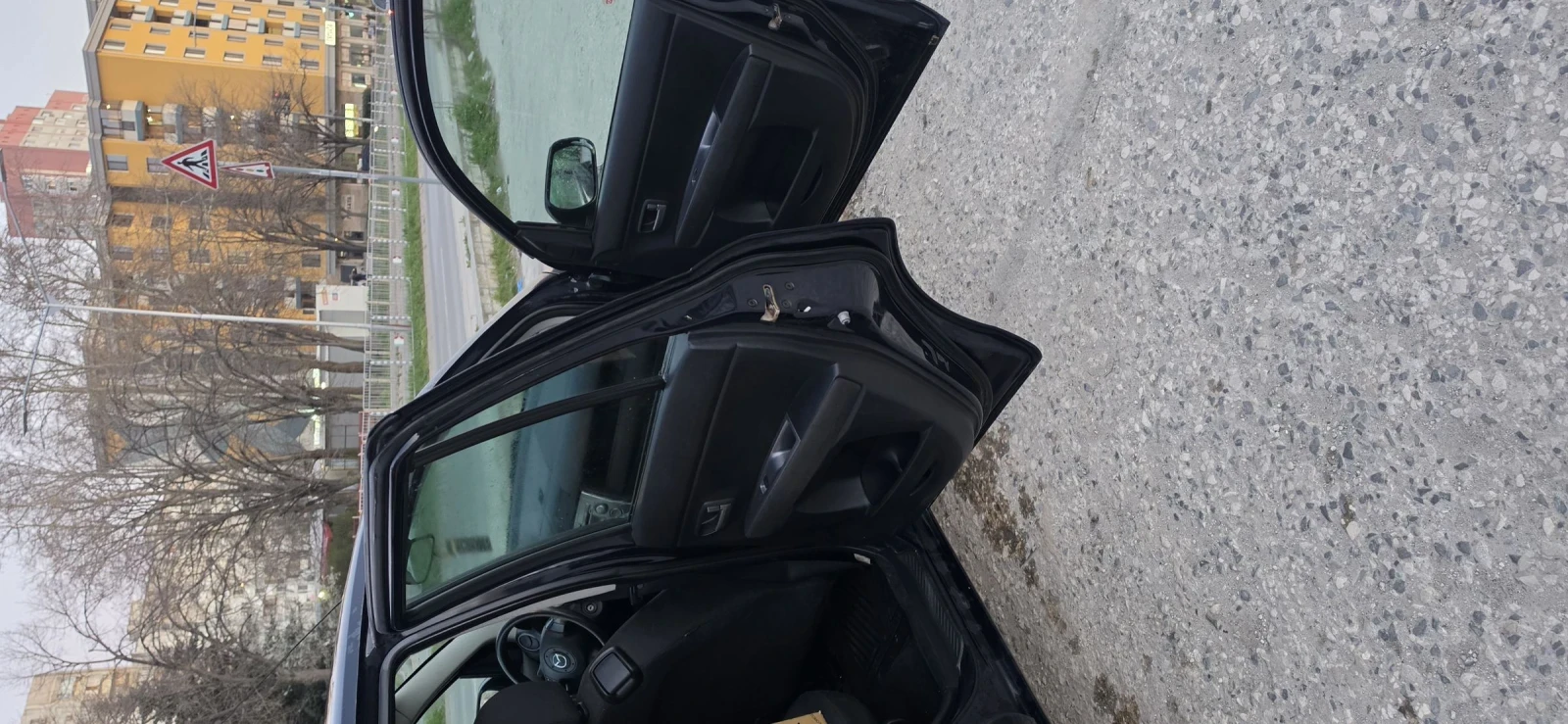 Mazda 2 1.4i Автоматик, снимка 8 - Автомобили и джипове - 54222280