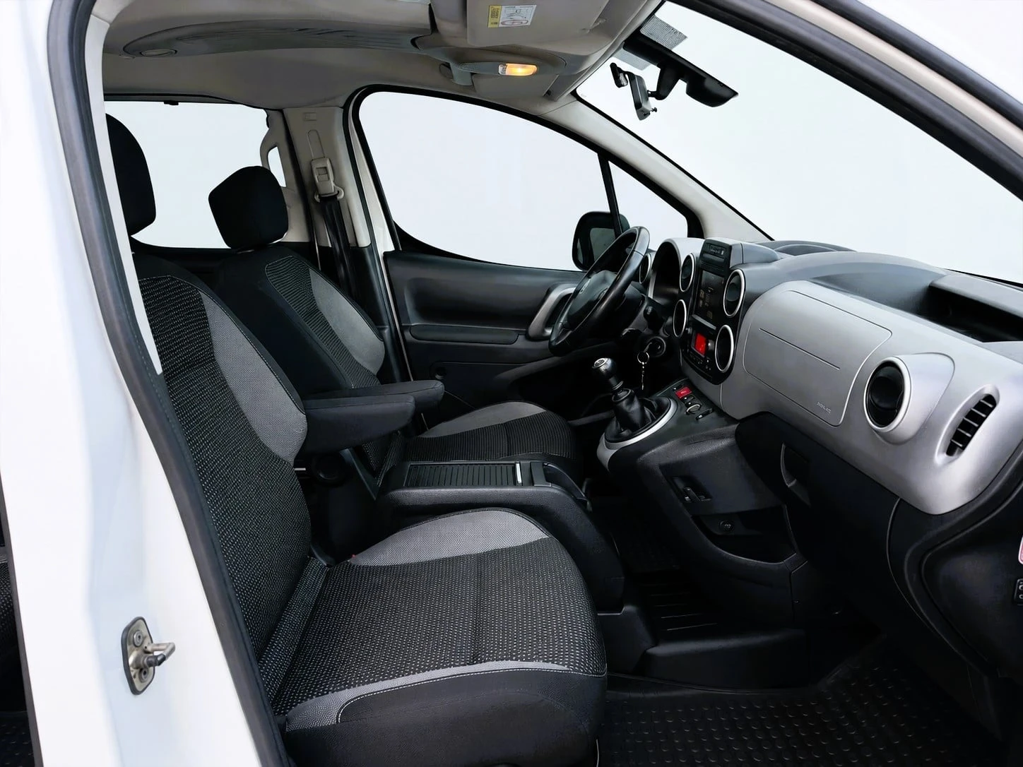 Peugeot Partner Tepee Zenith 1.6 BlueHDi 120 S&S, снимка 15 - Автомобили и джипове - 54721451