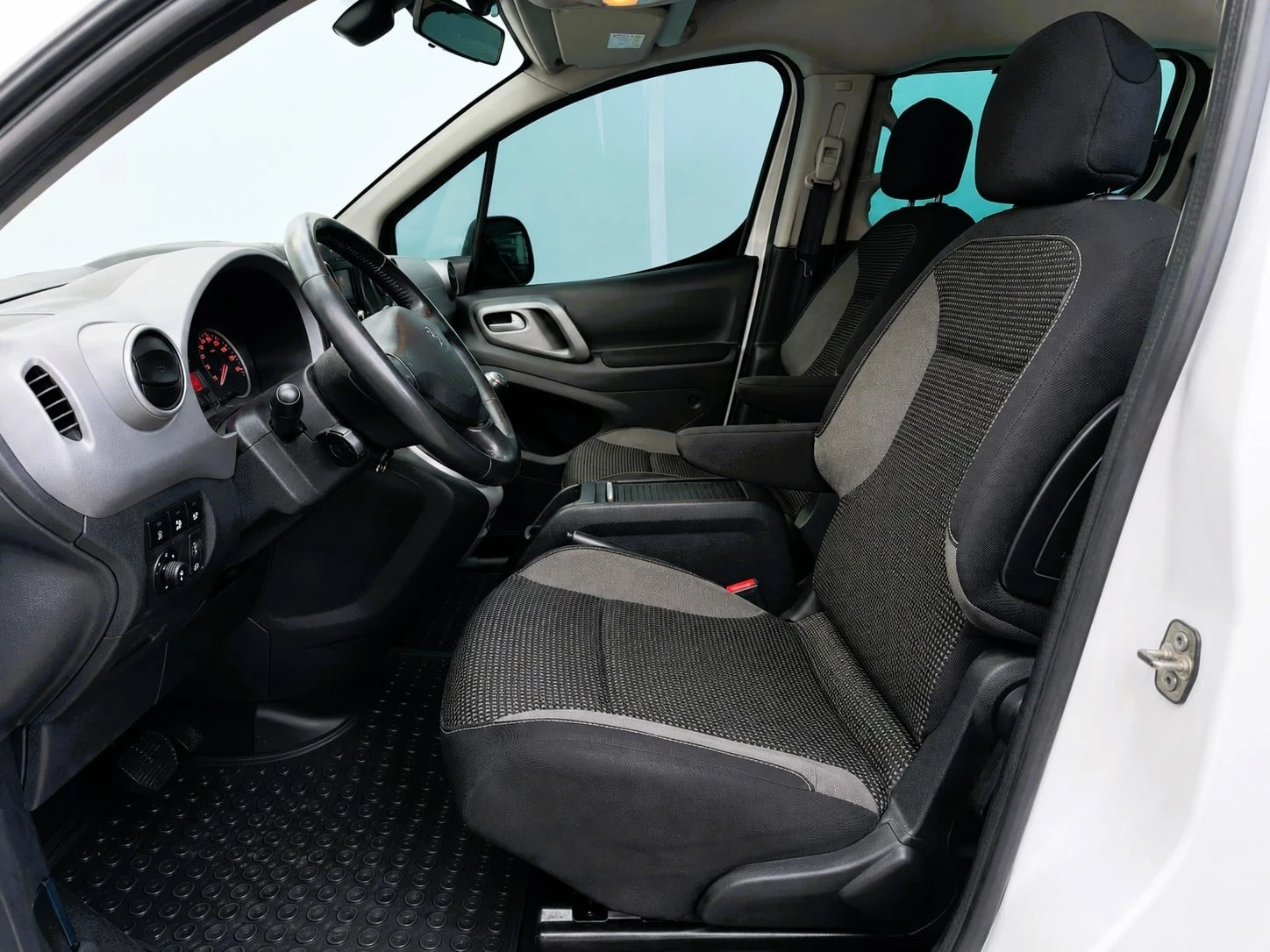 Peugeot Partner Tepee Zenith 1.6 BlueHDi 120 S&S, снимка 9 - Автомобили и джипове - 54721451