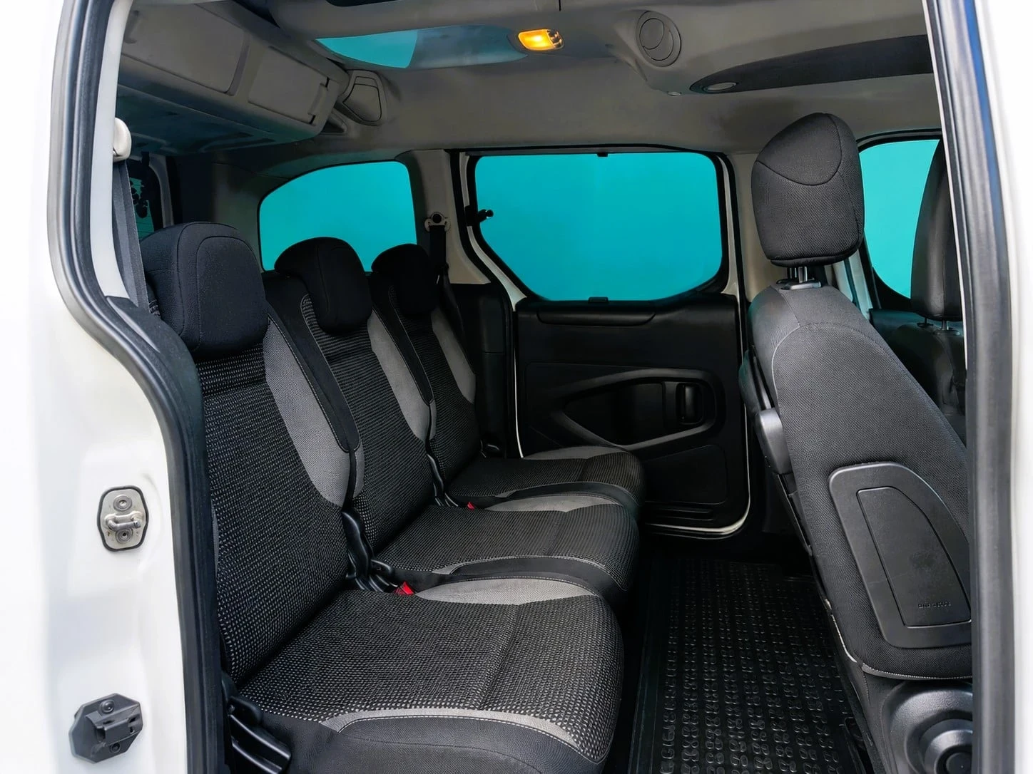 Peugeot Partner Tepee Zenith 1.6 BlueHDi 120 S&S, снимка 12 - Автомобили и джипове - 54721451