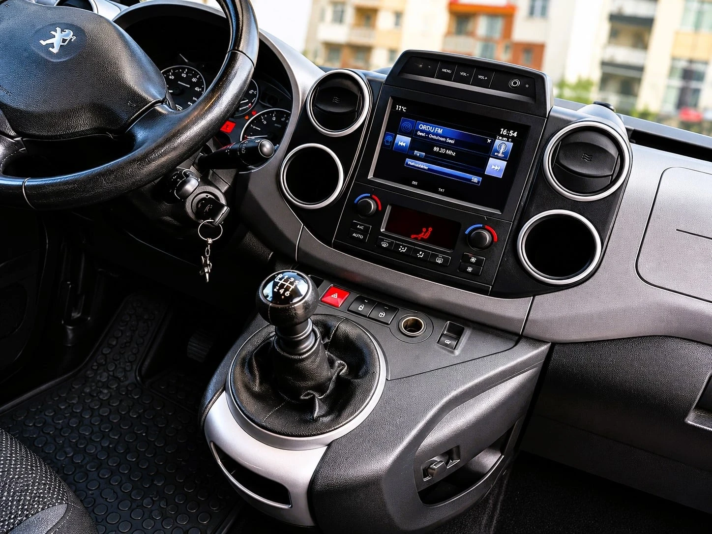Peugeot Partner Tepee Zenith 1.6 BlueHDi 120 S&S, снимка 16 - Автомобили и джипове - 54721451