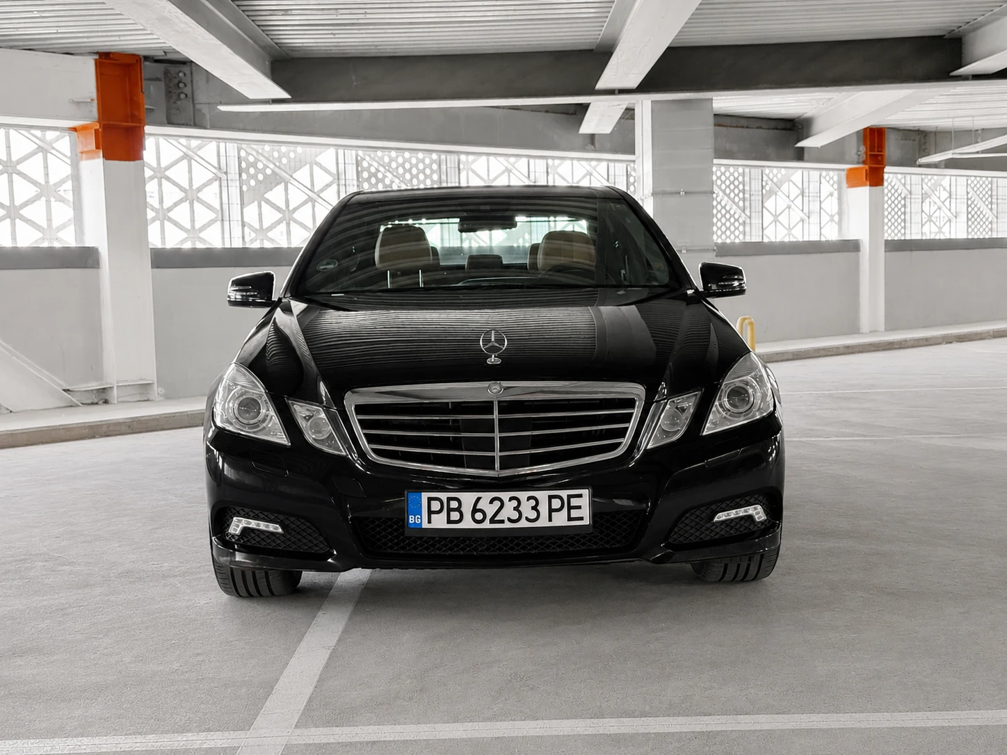 Mercedes-Benz E 350 FULL* KEYLESS* DIST* МАСАЖ* AVANTGARDE* , снимка 2 - Автомобили и джипове - 54838918