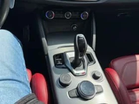 Alfa Romeo Stelvio * Veloce * 2 КЛЮЧА* ПОДГРЕВ* PANO* KEYLESS* , снимка 9