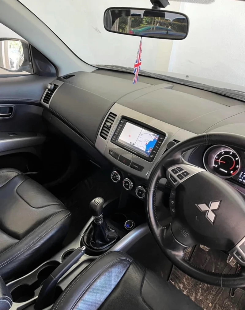 Mitsubishi Outlander GX3, снимка 4 - Автомобили и джипове - 48776202