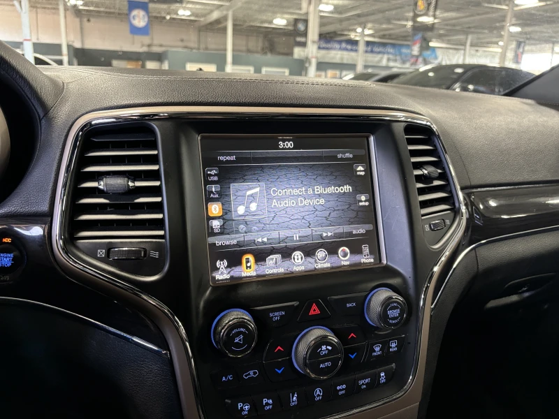 Jeep Grand cherokee 2017* OVERLAND* FACELIFT* ОБДУХ* DISTRONIK* PANO* , снимка 12 - Автомобили и джипове - 52335076