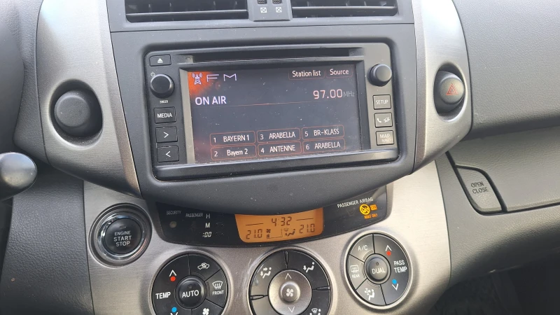 Toyota Rav4 Ръчка, 6 скорости, Germany, снимка 12 - Автомобили и джипове - 53420889