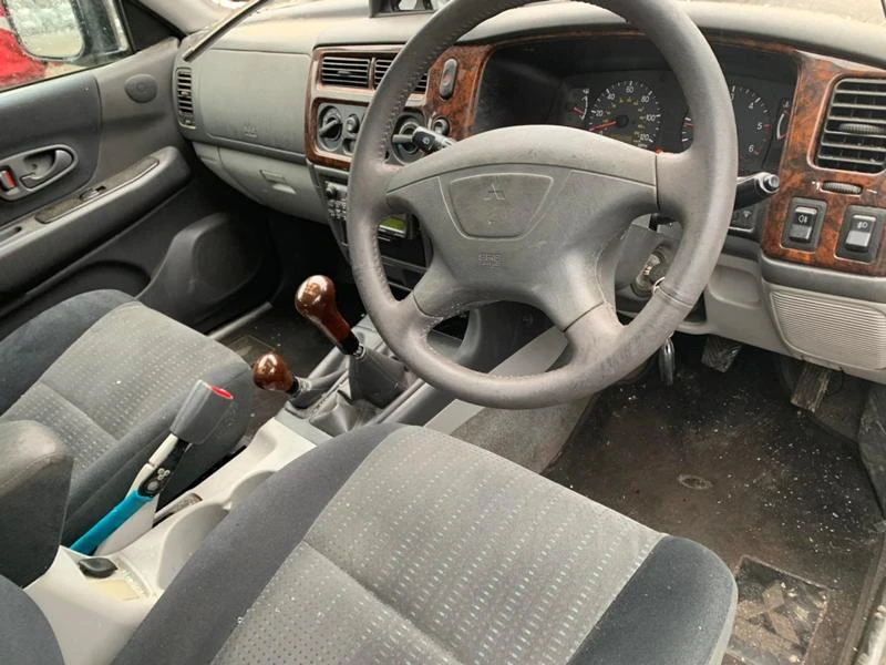 Mitsubishi Pajero sport 2.5 TDI, снимка 7 - Автомобили и джипове - 35404874