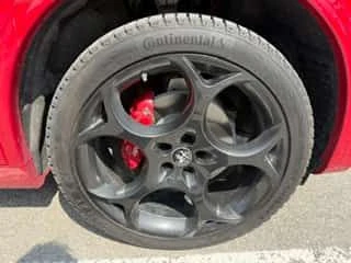 Alfa Romeo Stelvio * Veloce * 2 КЛЮЧА* ПОДГРЕВ* PANO* KEYLESS* , снимка 12 - Автомобили и джипове - 54318578
