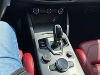 Alfa Romeo Stelvio * Veloce * 2 КЛЮЧА* ПОДГРЕВ* PANO* KEYLESS* , снимка 9 - Автомобили и джипове - 54318578
