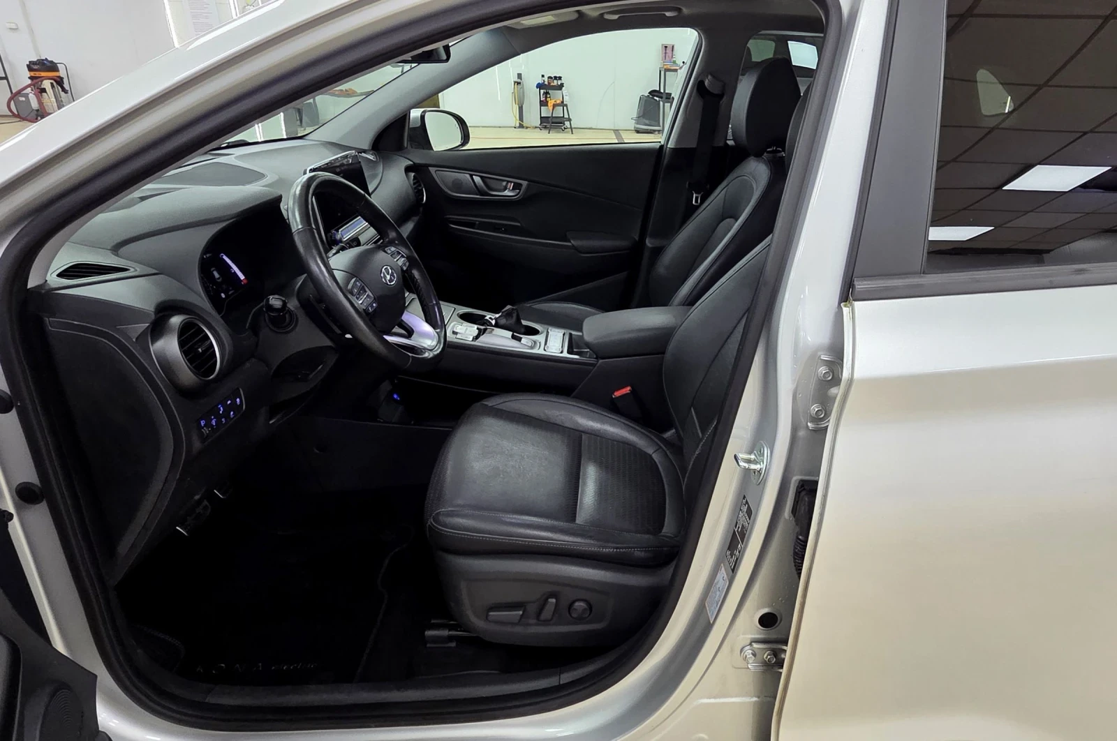 Hyundai Kona 64КWh/Premium/Blue Link/ШИБИДАХ - изображение 7