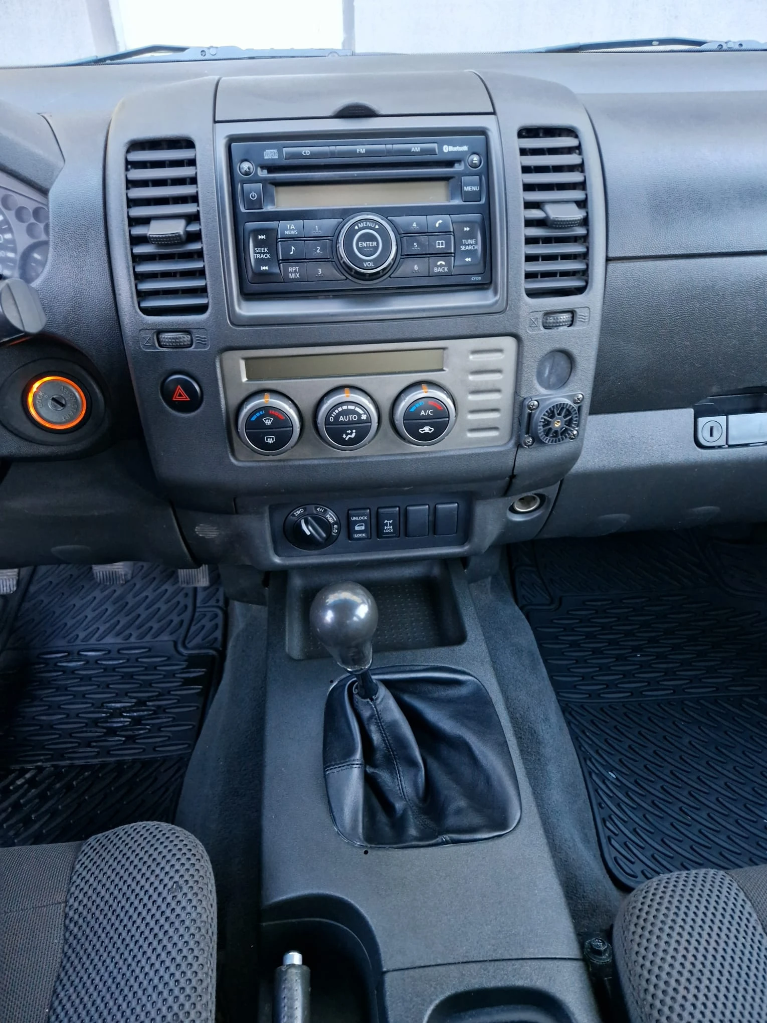 Nissan Navara dCi* King Cab* 4x4 , снимка 13 - Автомобили и джипове - 53949494